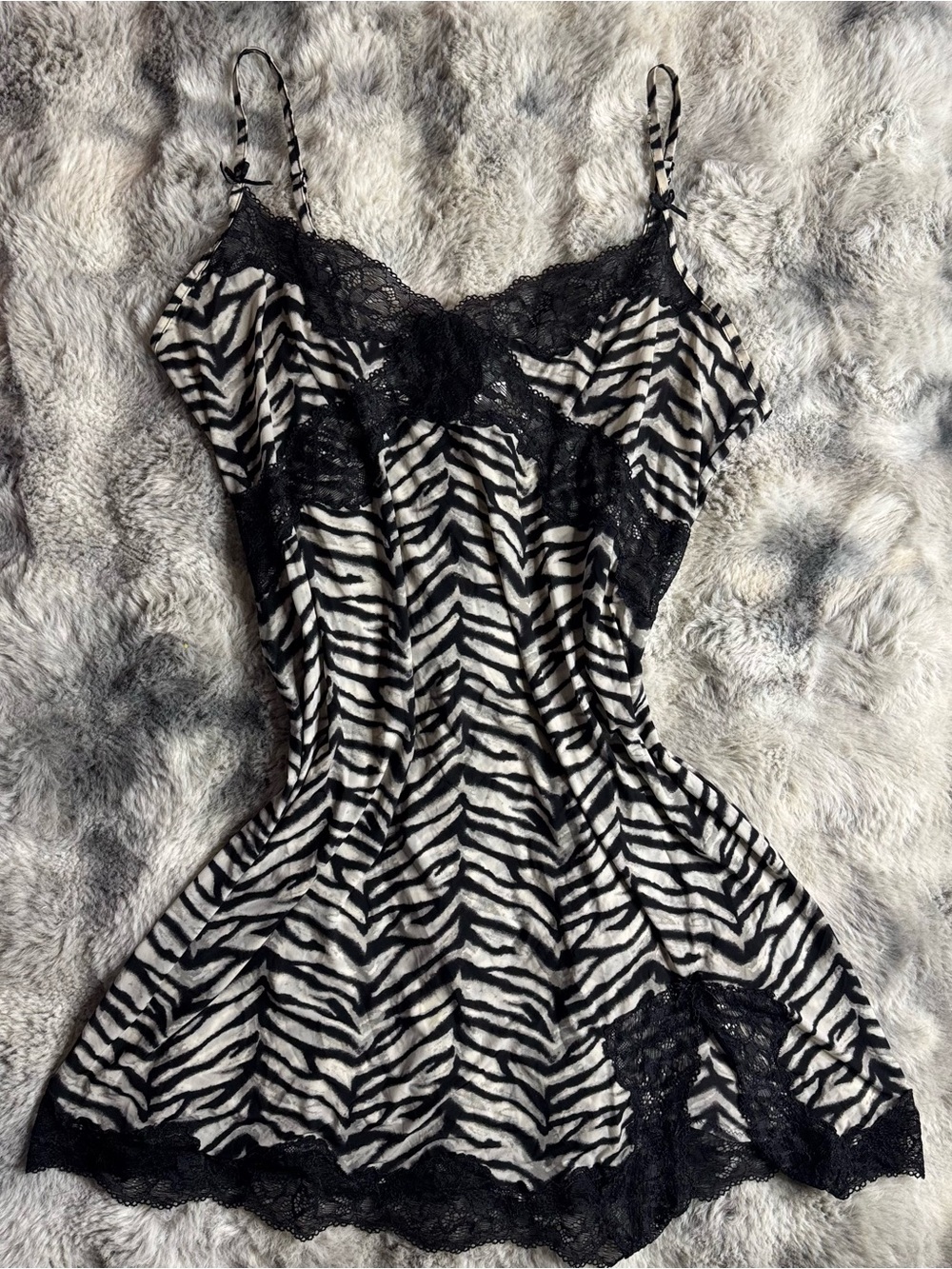Victoria’s Secret Dec 2010 Zebra Print Lace Chemise Slip Nightgown L